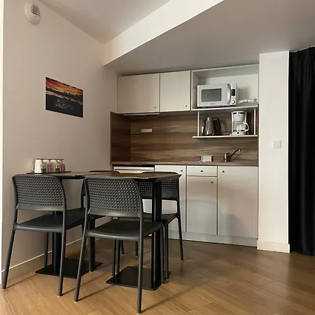 Athome Et 아파트호텔 라로셸