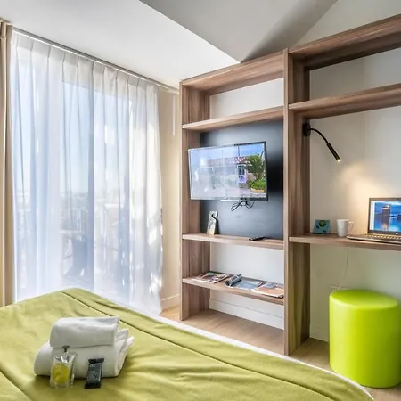 Athome Et Aparthotel 4*