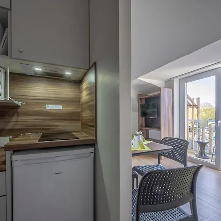 Aparthotel Athome Et 4*