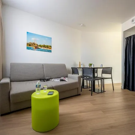 Athome Et Aparthotel La Rochelle (Charente-Maritime)