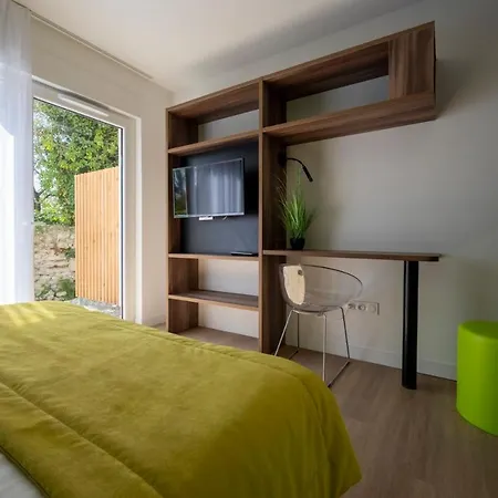Athome Et Λα Ροσέλ