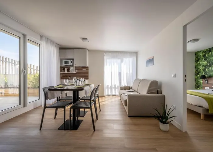 Athome Et 拉罗歇尔