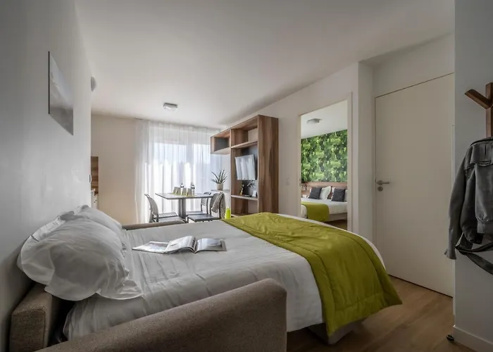 Athome Et 拉罗歇尔