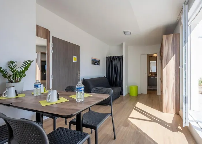 Athome Et La Rochelle (Charente-Maritime)