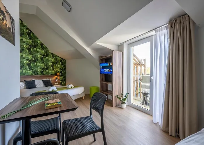 Athome Et La Rochelle (Charente-Maritime)