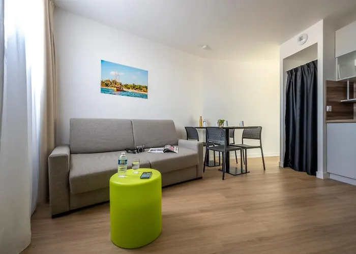 Athome Et Hotel apartamentowy La Rochelle (Charente-Maritime)